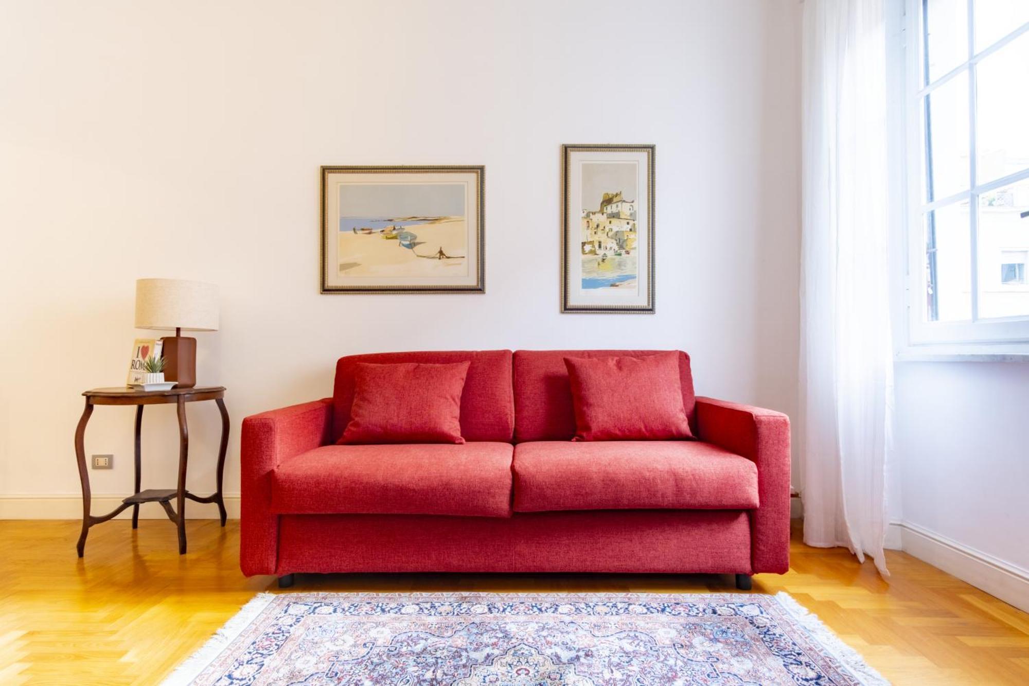 Elegantis Solinda Rome