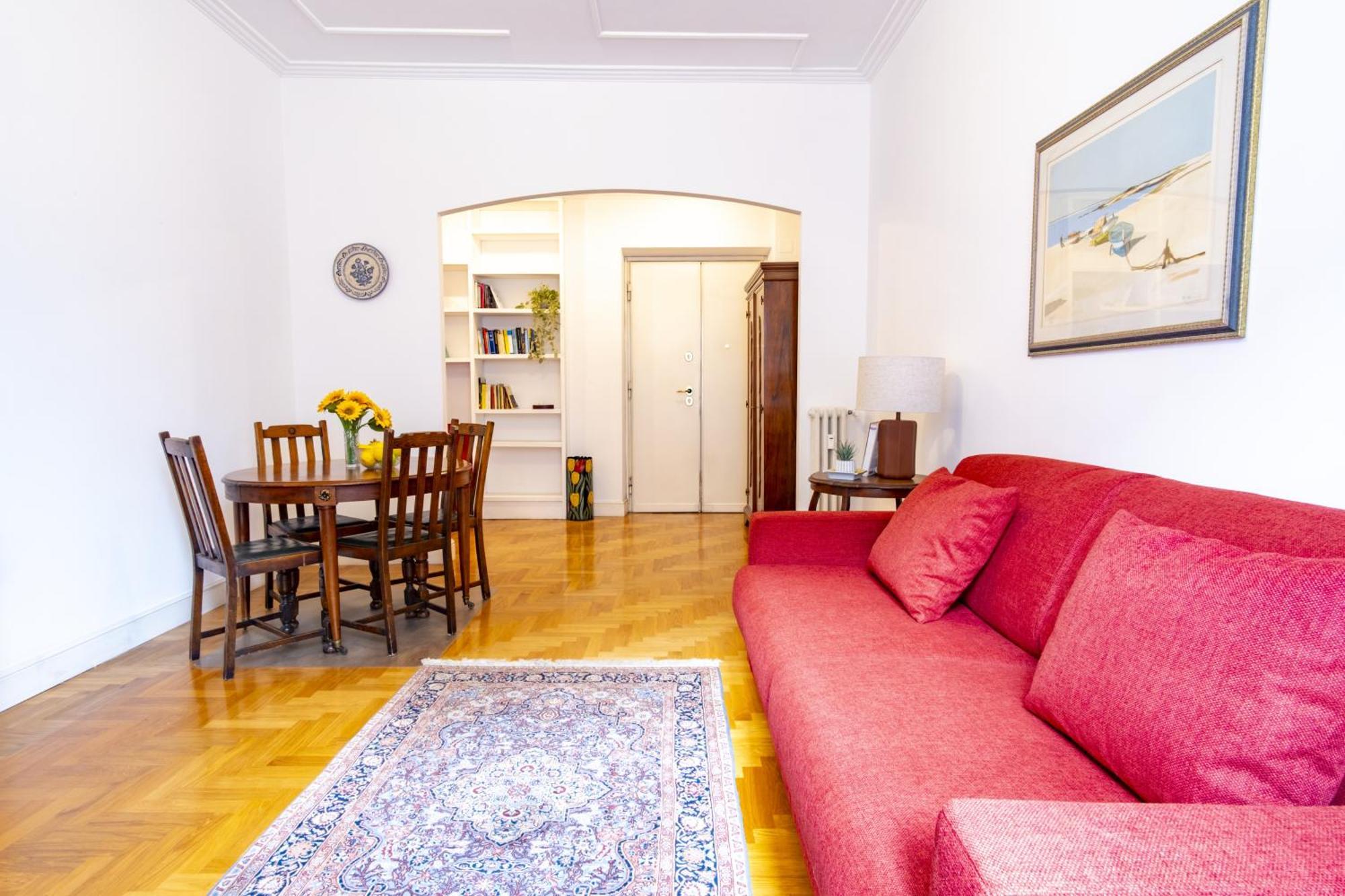 Appartement Elegantis Solinda - Easily Get To The Historic Center, Metro, Tram And Bus Are Nearby