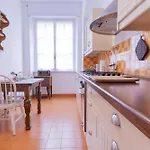Elegantis Solinda Suite Apartment - Easily Get To The Historic Center, Metro, Tram And Bus Are All Nearby