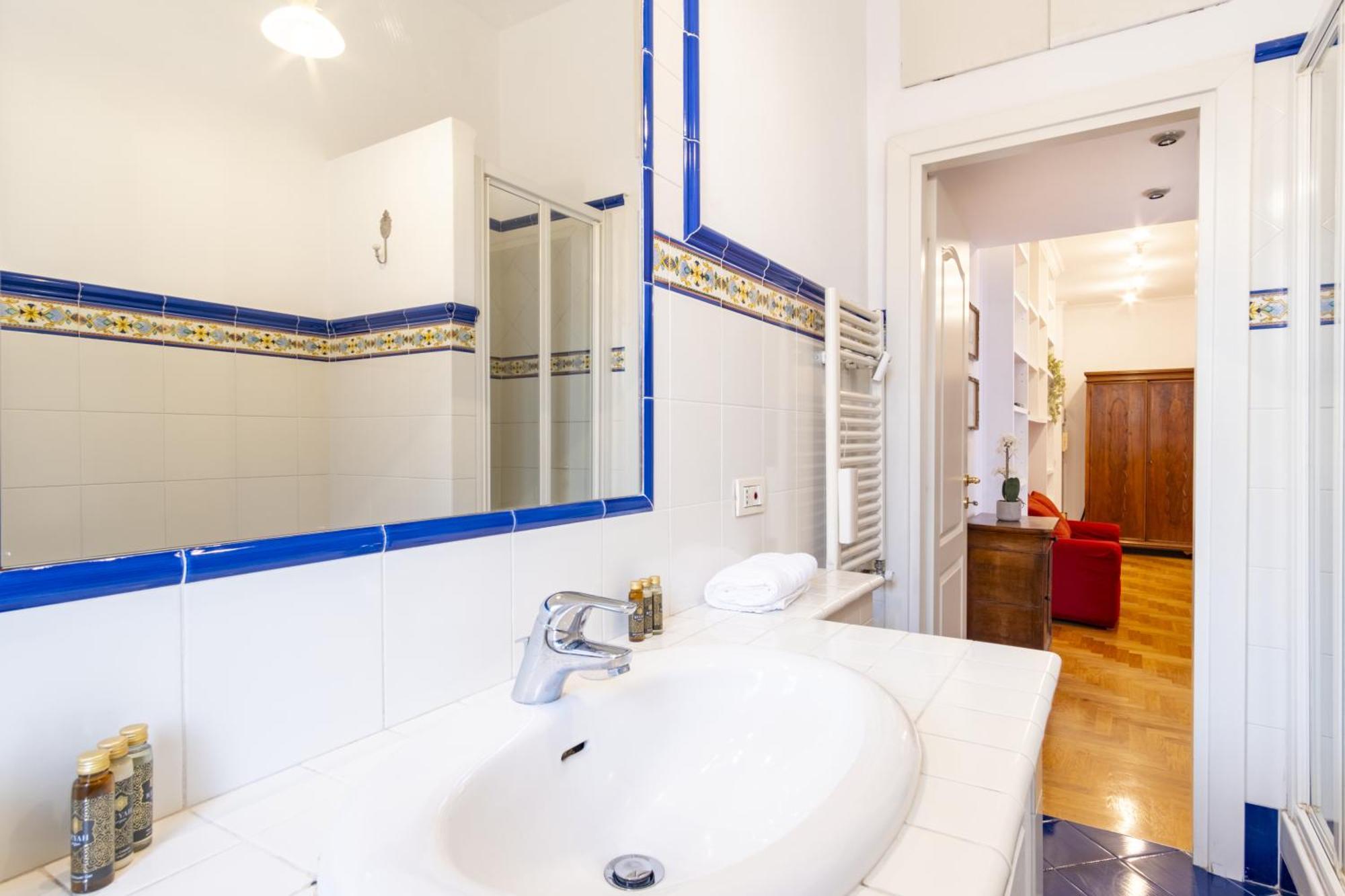 Appartement Elegantis Solinda - Easily Get To The Historic Center, Metro, Tram And Bus Are Nearby *