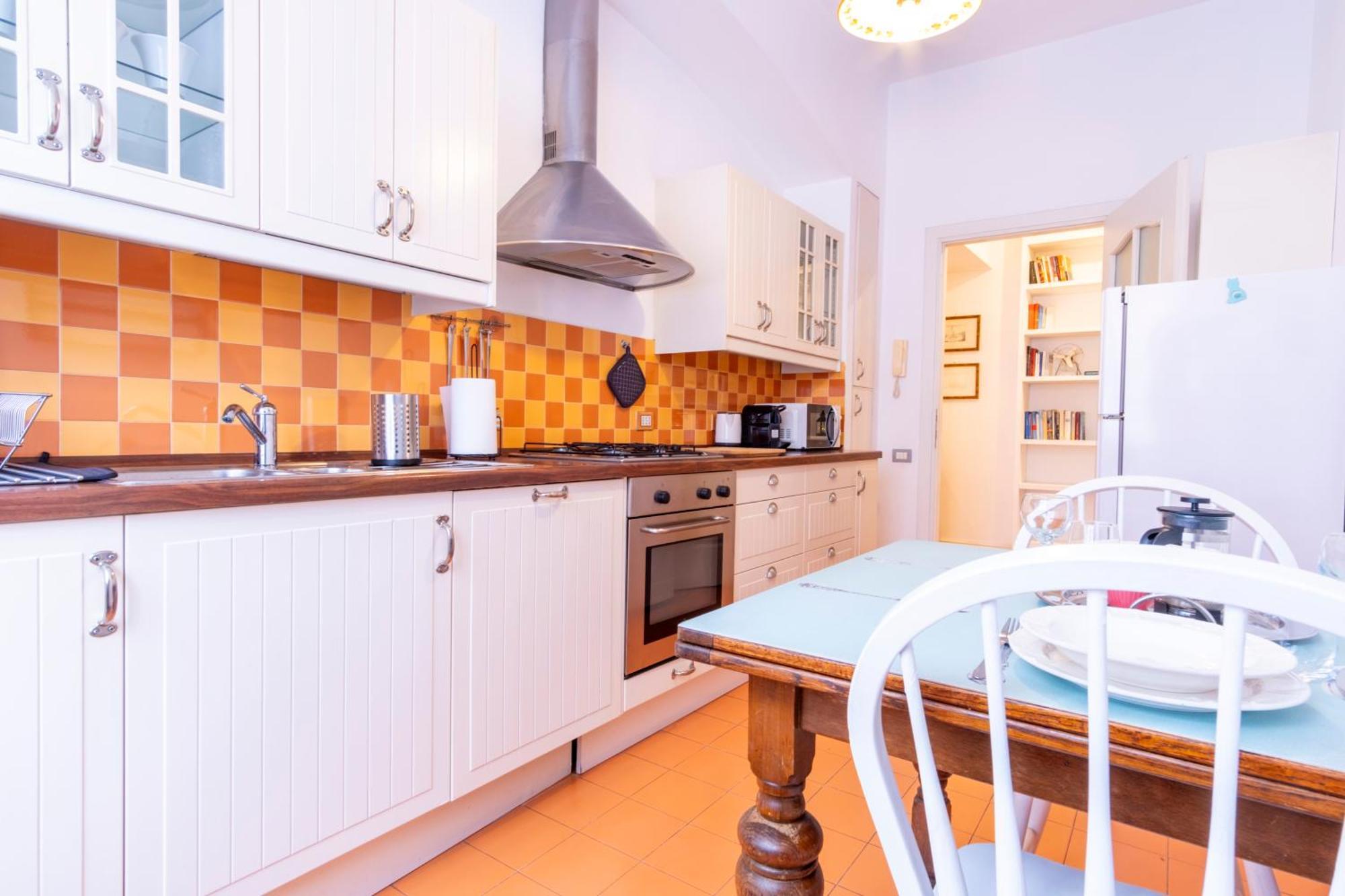Elegantis Solinda - Easily Get To The Historic Center, Metro, Tram And Bus Are Nearby Appartement *